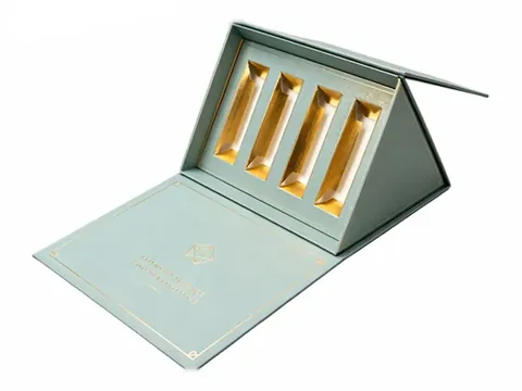 Pale Mint Triangle Box with Gold Tray by Xinhua Pack Legend